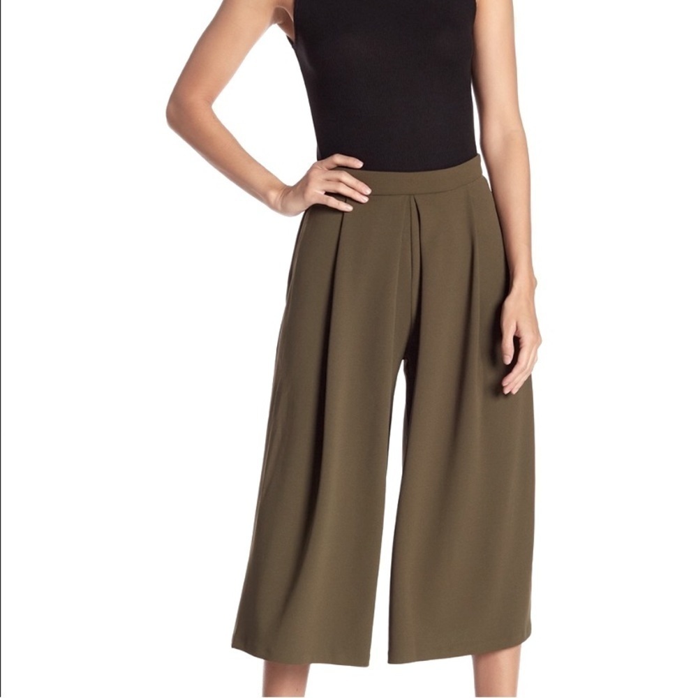 Good Luck Gem Olive High waisted pleated wide leg cropped Pants Large